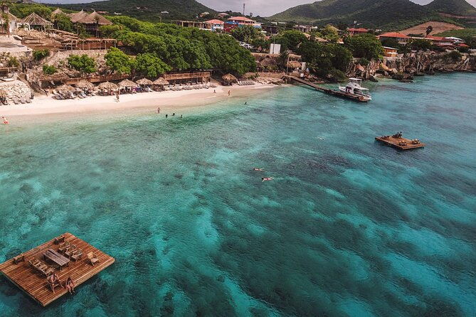 swim-with-turtles-at-turtle-bay-curacao-boat-blue-room-cave