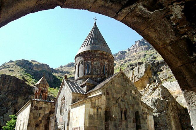 symphony-of-stones-garni-geghard-photo-stop-at-charents-arch