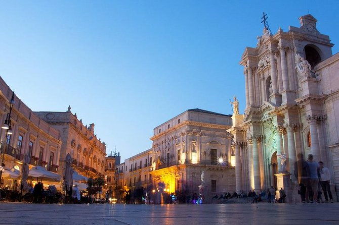 syracuse-private-walking-tour-with-traditional-lunch-and-wine