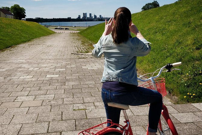 tallinn-bike-tour-with-electric-bikes