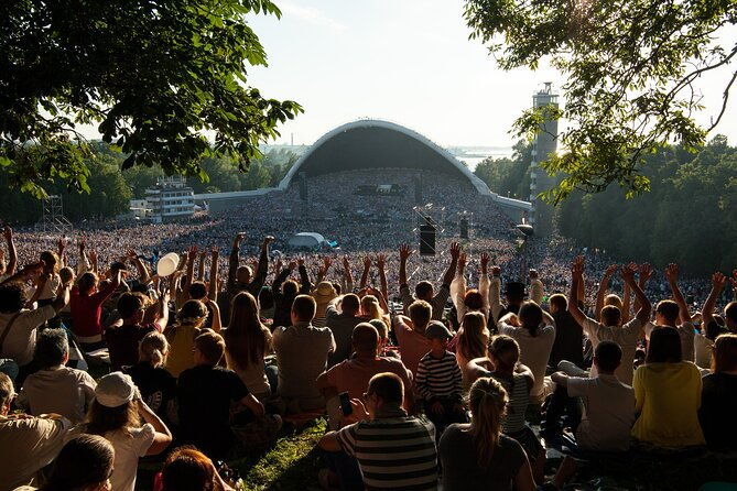tallinn-sightseeing-tour-by-coach-and-foot