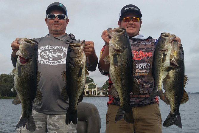 tampa-bass-fishing-guide-on-lake-tarpon