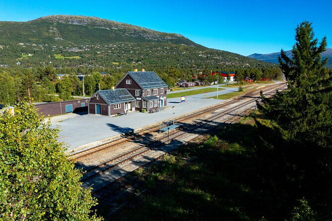 the-golden-train-on-rauma-railway-in-romsdalen