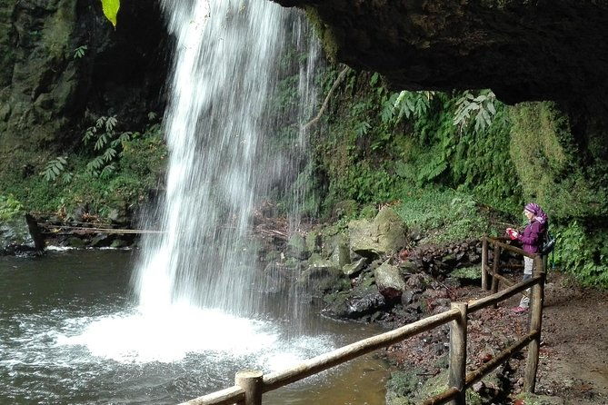 the-great-waterfalls-hiking-tour