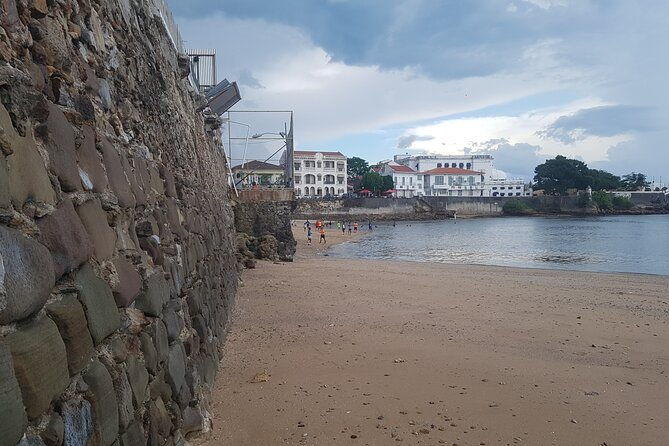 the-pearl-of-the-pacific-the-walled-city-walking-tour