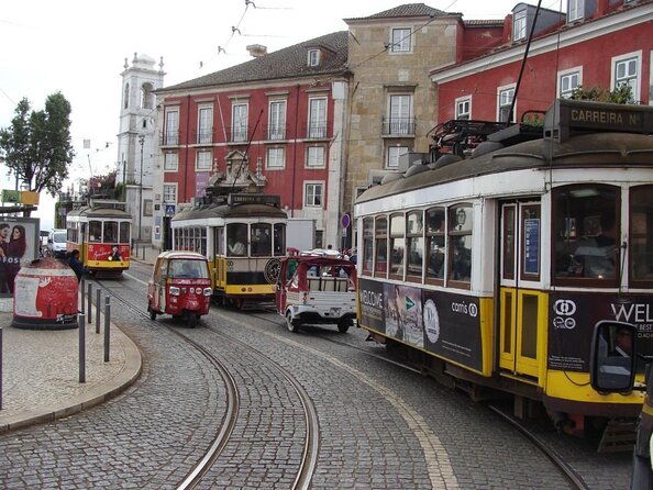 the-real-lisbon-street-art-small-group-guided-tour-by-minivan