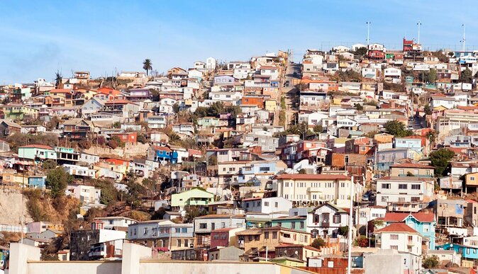 the-tour-of-valparaiso-in-french-on-foot-and-in-a-small-group
