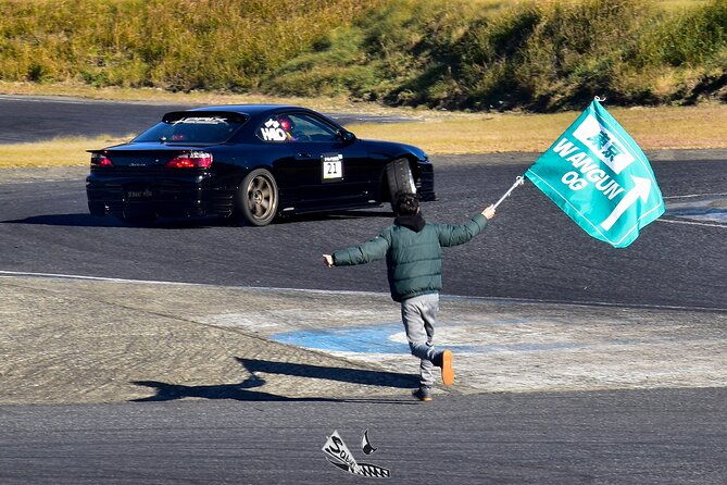 tokyo-drifting-lesson-with-professional-drifters