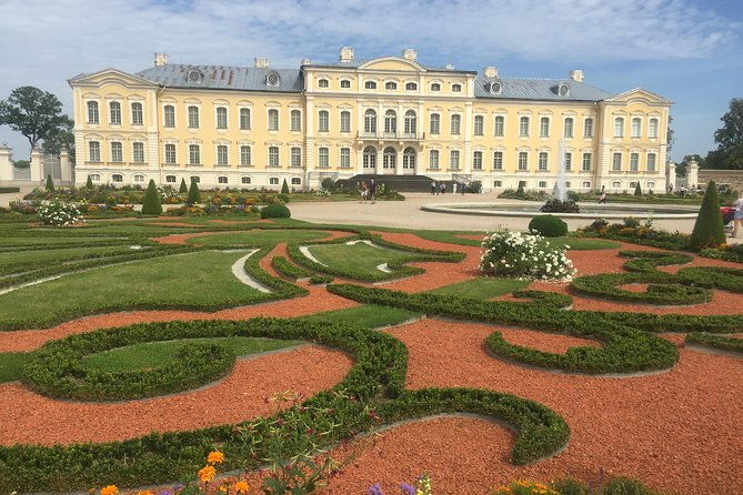 tour-from-riga-to-vilnius-bauska-castle-rundale-palace-and-the-hill-of-crosses