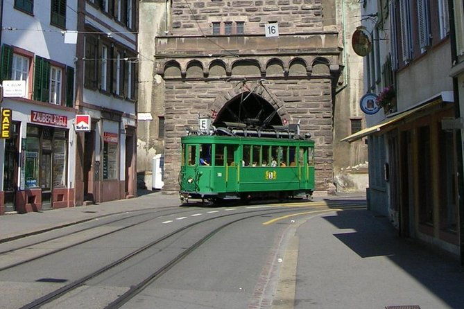 tour-on-the-vintage-tram
