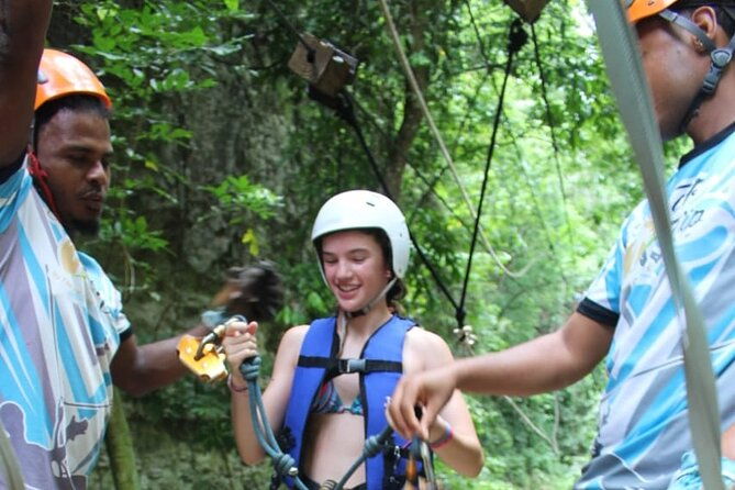tour-to-7waterfalls-in-damajagua-with-zip-line-and-lunch-included