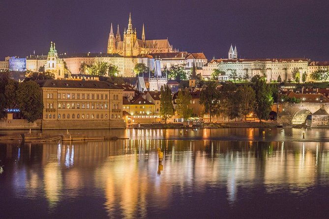 transfer-from-cesky-krumlov-to-prague-private-daytrip-with-2h-for-sightseeing