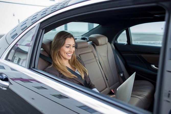 transfer-in-private-vehicle-from-aruba-reina-beatrix-airport-aua-aruba