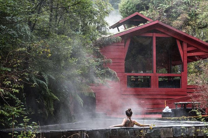 trekking-mirador-el-volcano-geometric-hot-springs