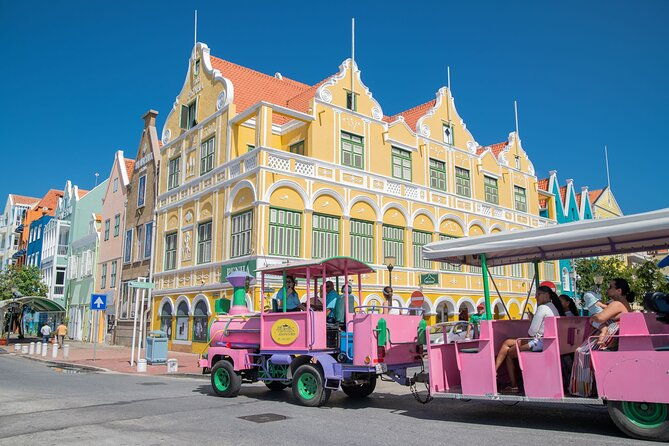 trolley-train-city-centre-in-curacao