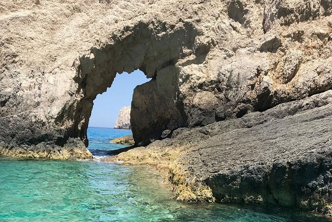 turtle-spotting-cruise-in-zakynthos