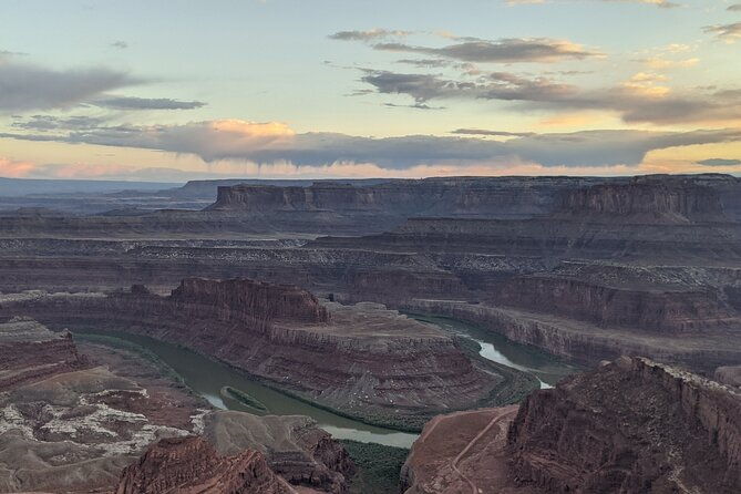 unique-secluded-sunset-in-moab-canyonlands-by-4x4-hike