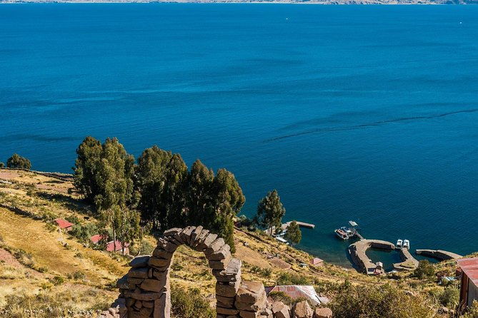 uros-reed-floating-islands-taquile-island-titicaca-puno-full-day