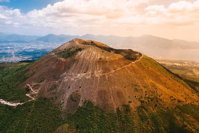 vesuvius-tour-entrance-to-the-crater-and-return-bus