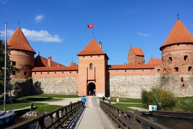vilnius-custom-day-trip-to-trakai-and-kernave