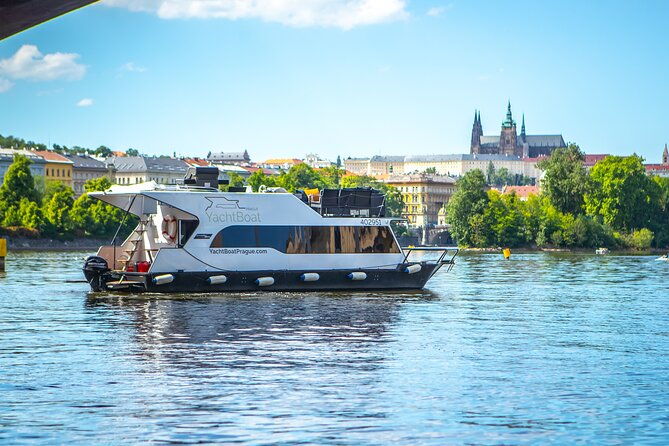 vip-prague-yachtboat-one-experience-all-you-can-drink