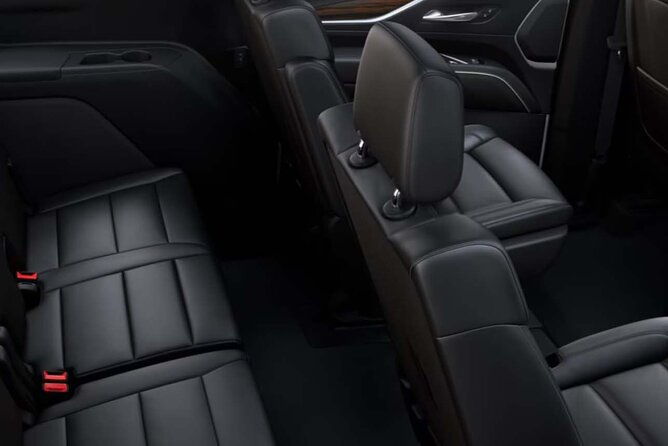 vip-private-maui-ogg-arrival-transfer-in-black-cadillac-escalade