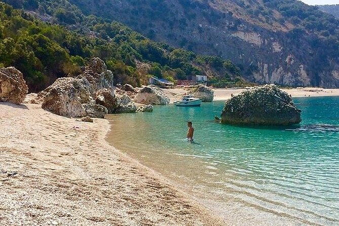 visit-kroreza-beach-by-boat
