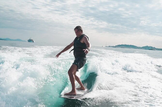 wakesurfing-wakeboarding-or-inflatable-tows-in-bay-of-st-tropez