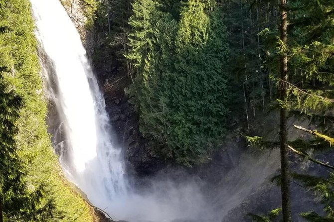 waterfall-wonderland-hike-with-transport