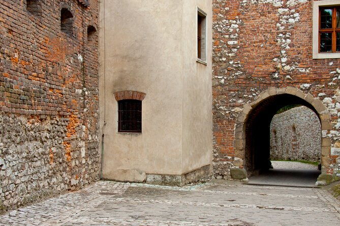 wawel-castle-and-rynek-underground-guided-tour-in-krakow