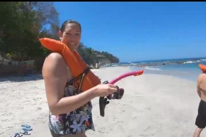 white-sand-beach-jaco-snorkel-adventure-with-monkey-tour
