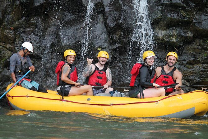 white-water-rafting-class-4-with-lunch-arenal-tours