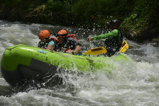white-water-rafting-ii-and-iii-maquique-costa-rica-la-fortuna
