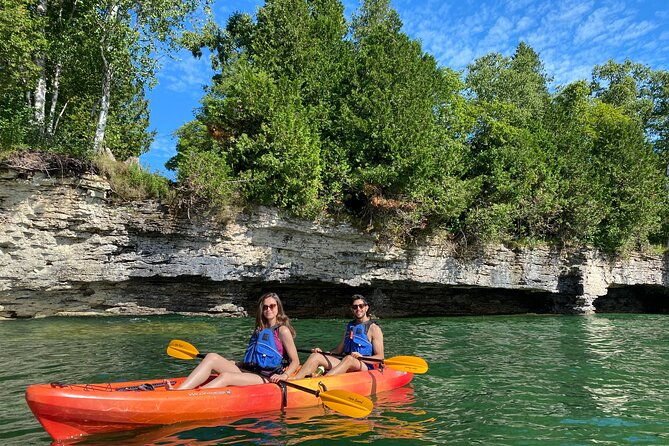 whitefish-dunes-state-park-cave-point-kayak-tour