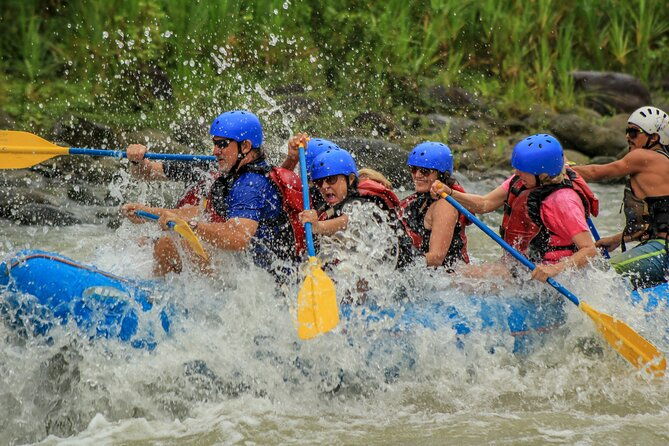 whitewater-rafting-naranjo-river-from-manuel-antonio-class-iii-iv