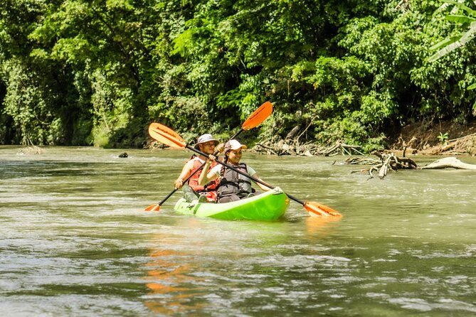 wildlife-safari-float-by-kayak-in-penas-blancas-river-from-arenal