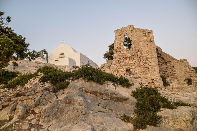 wine-tasting-and-romantic-sunset-in-monolithos