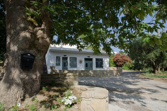 wine-tasting-meet-the-cretan-vineyard-at-west-chania
