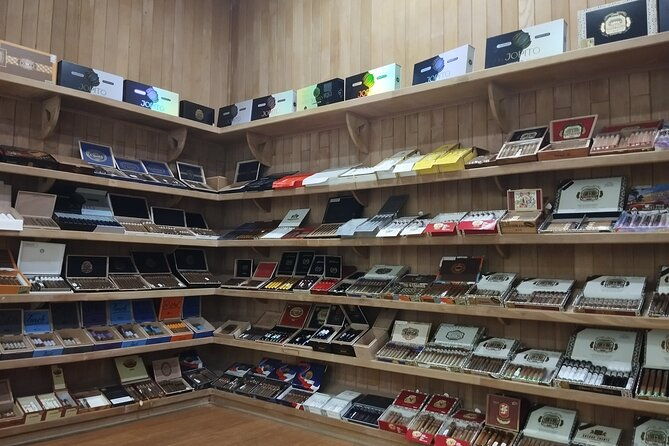 world-mart-souvenirs-store-guided-tour