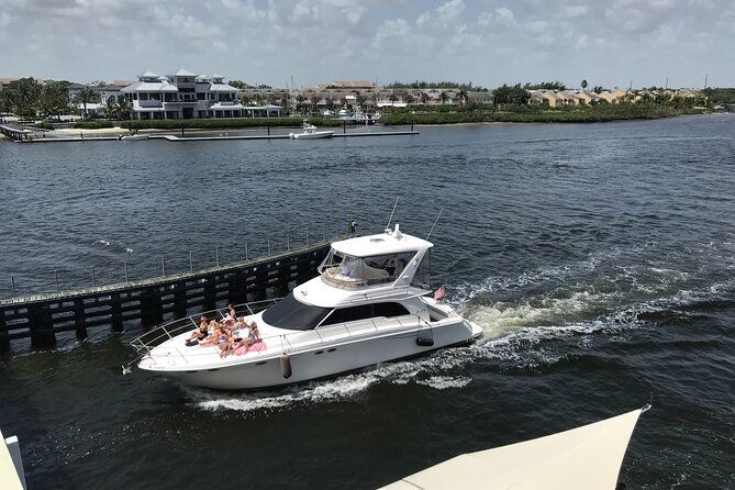 yacht-charter-in-palm-beach-with-crew