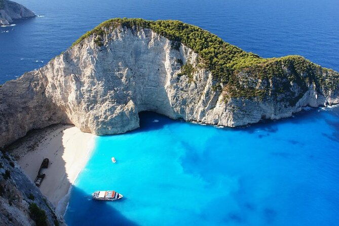zante-cruise-to-blue-caves-shipwreck-beach-photo-stop