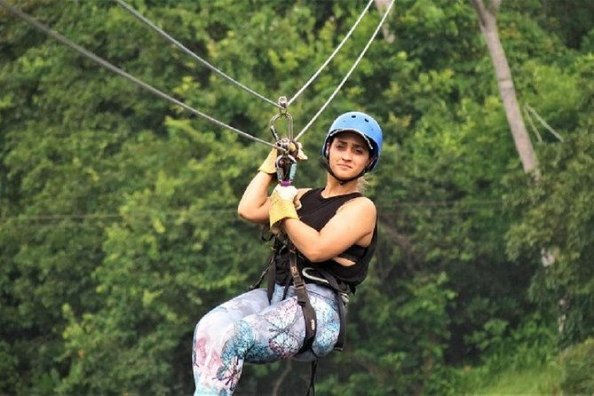 zipline-adventure-in-the-rainforest