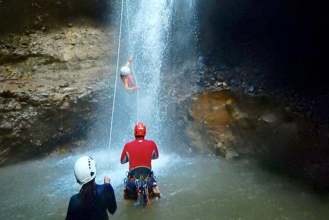 ziplining-and-waterfall-rappelling-combo-in-costa-rica