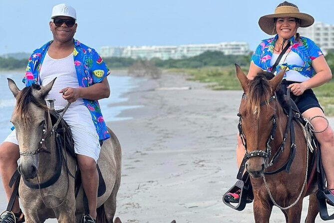 1-hour-horseback-ride-on-the-beaches-of-manzanillo-del-mar
