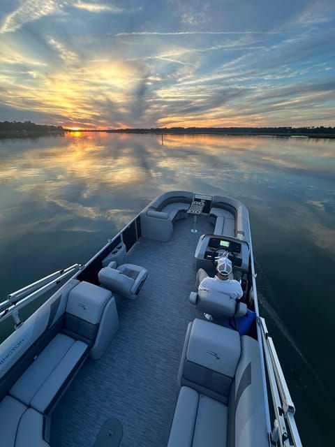 2 Hour Private 24 Ft. Luxury Pontoon Hilton Head Boat Rental