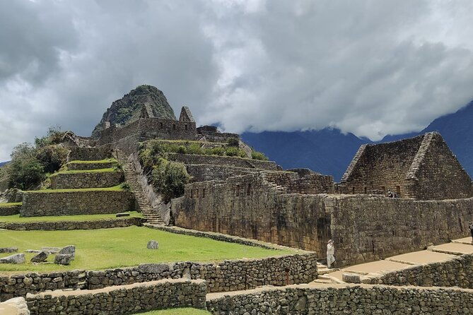 2day-short-inca-trail-to-machupicchu-sun-gate-and-panoramic-train