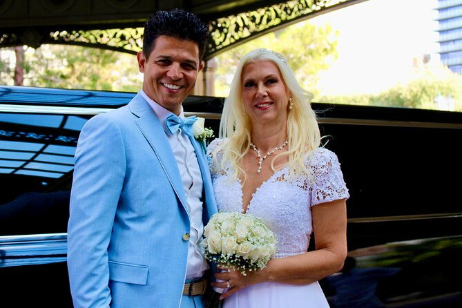 3-5hr-red-rock-limousine-tour-with-champagne-and-goodies