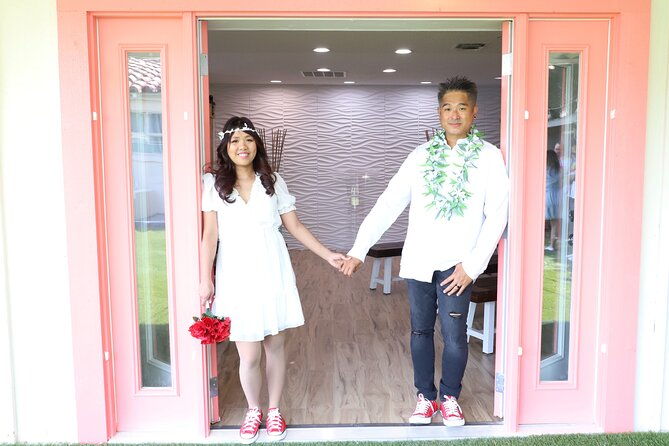 808-deluxe-wedding-at-hawaiian-wedding-chapel