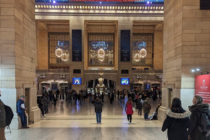 a-half-day-walk-between-the-skyscraper-clusters-of-manhattan