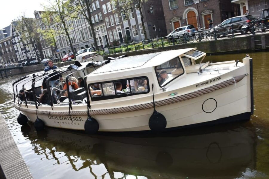 amsterdam-420-smoke-friendly-boat-tour